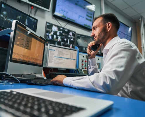 Professional Helping With It Services At Desk